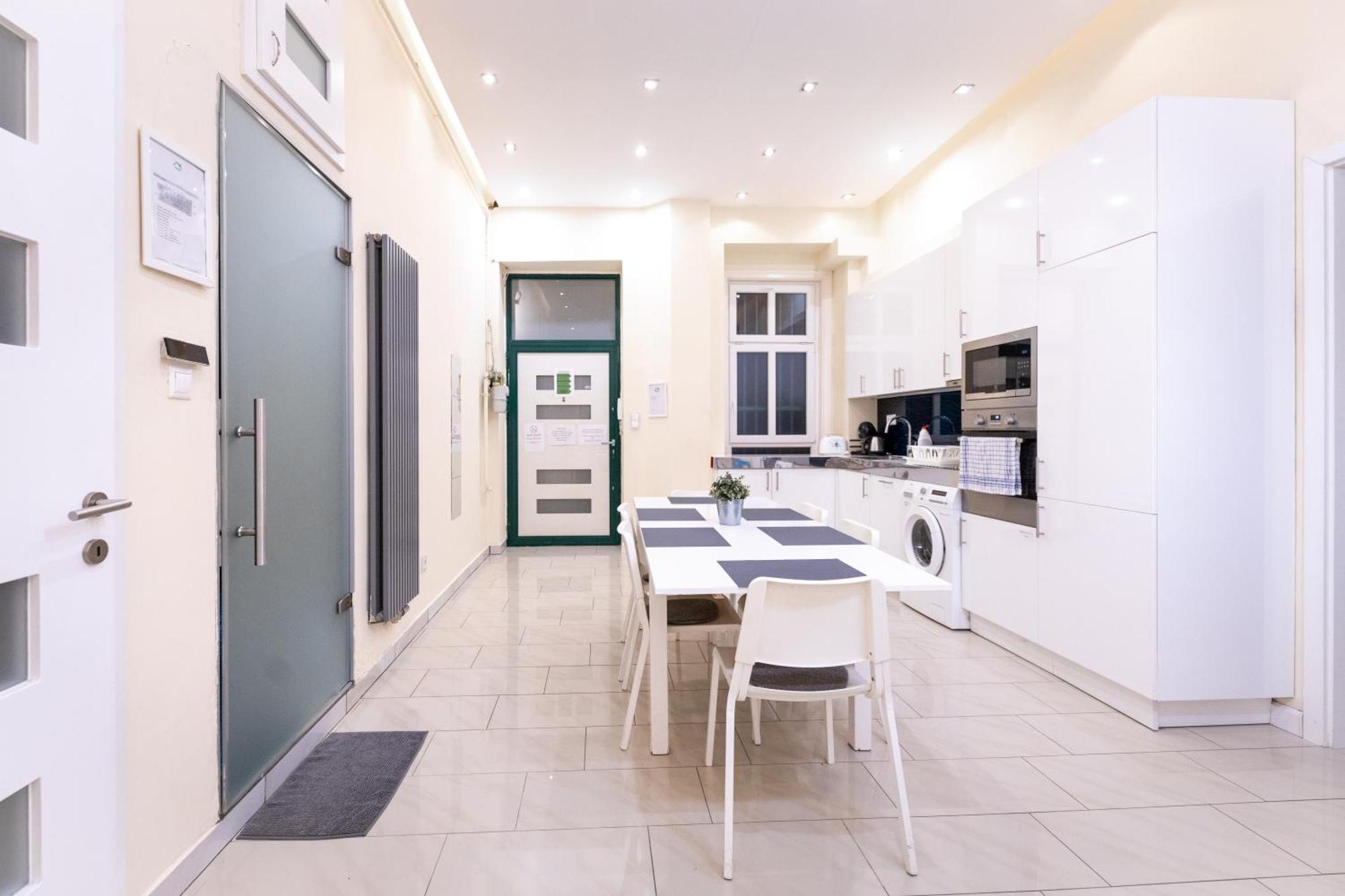Erzsebet Spa Apartment for Groups SAUNA/JACUZZI/STEAM Budapest Bagian luar foto